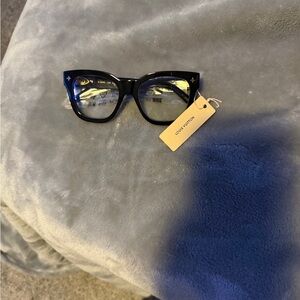 LV Blk Cat Eye Glasses BRAND NEW never used (No box) willing to negotiate price